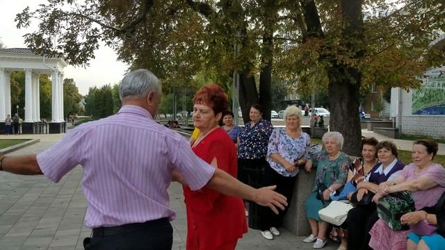 1601, Танцы и частушки под гармонь, парк, город Орёл смотреть онлайн