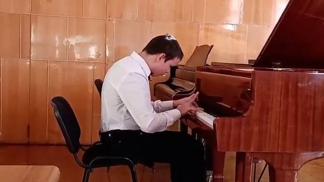 Л. Миклашевский,"Сонатина", 3 часть.