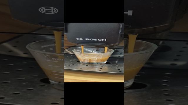 Кофемашина Bosch Benvenuto Classic, демонстрация работоспособности смотреть онлайн