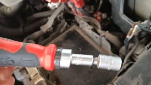 Как снять аккумулятор на Renault Kadjar. Все просто)