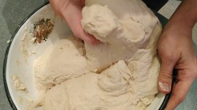 Домашняя выпечка. Пирог на дрожжевом тесте. Домашний пирог на дрожжах. Пирог с вареньем. Кулинария.