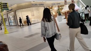 Прогулка по торговому центру MEGA Алматы. Казахстан