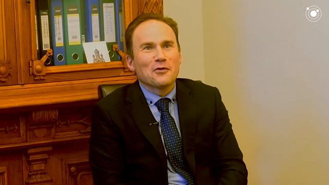 Государственный служащий