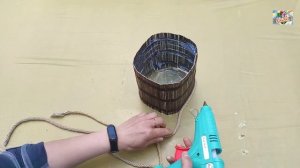 DIY Кашпо для цветов из бамбуковой салфетки, джута и пластиковой бутылки своими руками Декор Поделк