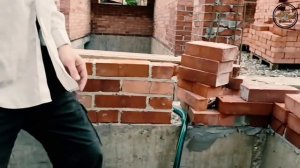 Новый объект-двухэтажный дом, забутовочный кирпич кладка под белый шов.