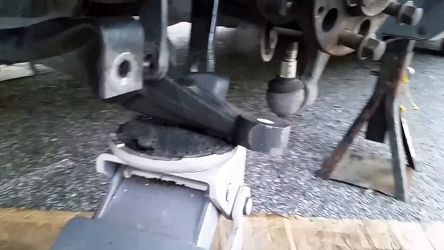 Mercedes Benz / w211 e320 e500 4matic Front Axle Replacement pt1 (Left Side) смотреть онлайн