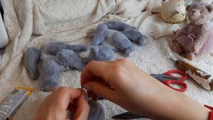 Часть2 Крепим стеклянные глазки на пине для мишки Тедди. Мастер класс