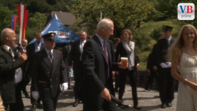Impressionen vom Staatsfeiertag auf der Schlosswiese смотреть онлайн