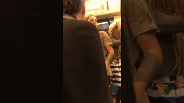 Ребята круто играют в метро под кайфем смотреть онлайн