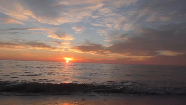 Берег моря. Нежные краски вечернего небосклона./The seashore. The subtle colors of the evening sky. смотреть онлайн