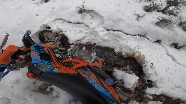 Утопили питбайк.Крутой Питбайкер жжот. Эндуро снего катание. Зимние развлечения на мотоциклах. смотреть онлайн