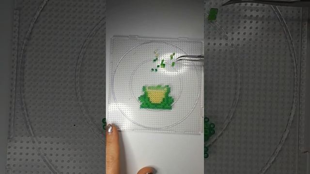 Лягушонок #термомозаика #artkal #beads #hama #perle #frog смотреть онлайн