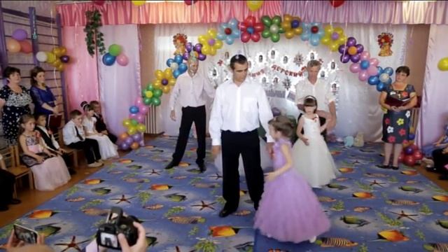 Танец пап с дочками на выпускном смотреть онлайн