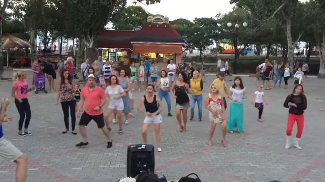 Веселые танцы/Оупенэйр/Димарго/Танцы на улице/Феодосия/Часть # 2/Социальные танцы/смешные танцы