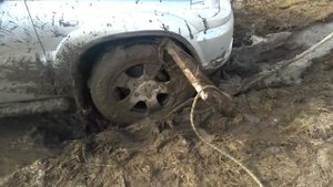 Как выехать из грязи без посторонней помощи!