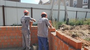 Строительство из кирпича дома, бани и гаража в европейском стиле.