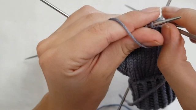 МАСТЕР КЛАСС Теплые пинетки спицами для новорожденного мишки