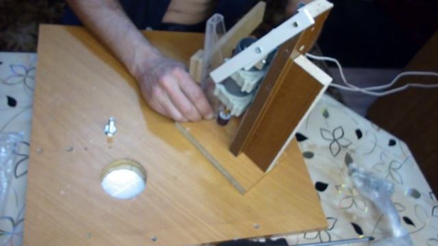 Маленькая настольная мини циркулярка из мотора серии 775 DIY 8.mp4