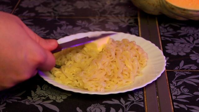 МУЖСКАЯ КУХНЯ ► ЧАН РАМЕН С КАРРИ И ТЫКВОЙ ? смотреть онлайн