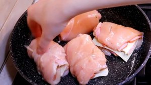 Вкусный рулет из куриной грудки