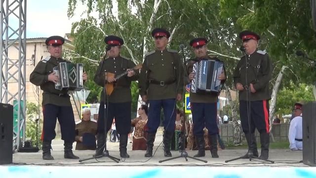 Народный фольклорный ансамбль  Казачья вольница  на фестивале Шолоховская весна