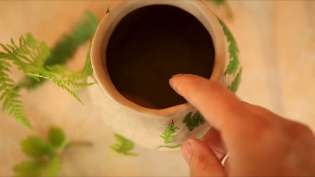 Уютная керамика - чашки с отпечатками растений своими руками.
