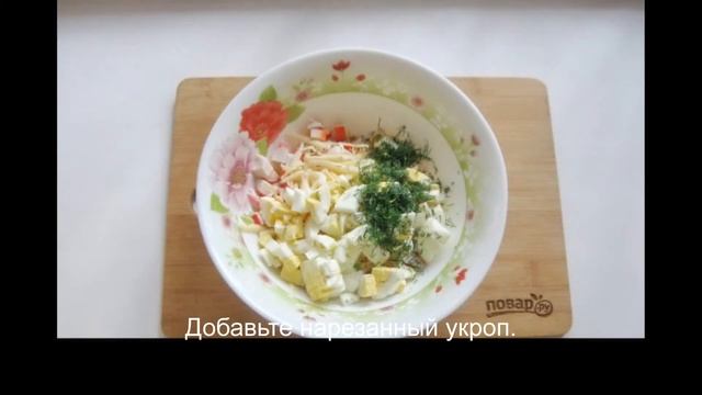Салат с крабовым мясом и помидорами