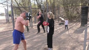 Рукопашка. Арина и папа. Учимся постоять за себя, за близких, за родину