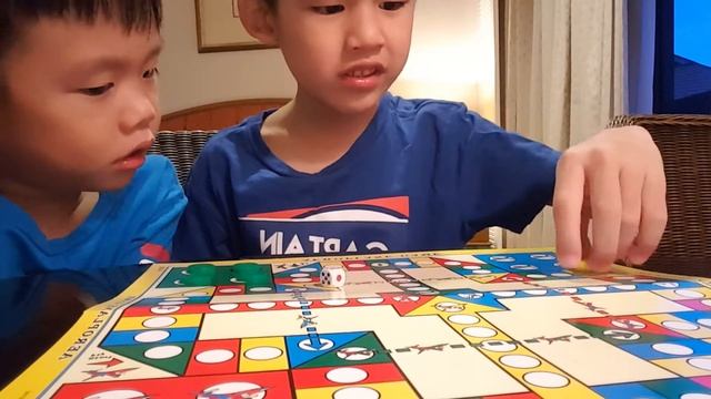 Let's Teach You How To Play Airplane Chess 1