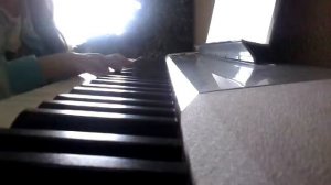 Первое видео "играю пять ночей с фредди на пианино 2-мя руками"