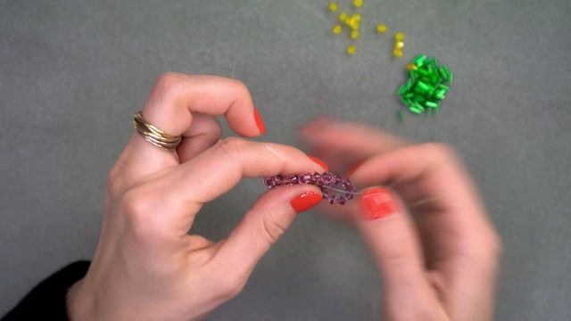 Серьги с ромашкой из бисера и бусин своими руками