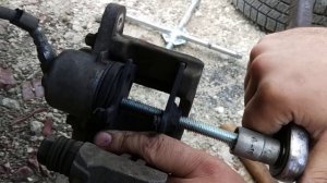 САМОДЕЛЬНОЕ ПРИСПОСОБЛЕНИЕ ДЛЯ ЗАМЕНЫ ТОРОМОЗНЫХ КОЛОДОК