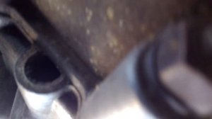 Почему в мороз слабее крутит стартер?