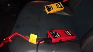 Работа шинного компрессора от пускового устройства Пускач-15000