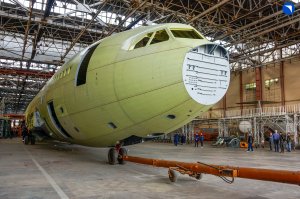 Фюзеляж и консоли крыла очередного серийного Ил-96  доставлены в цех окончательной сборки ВАСО