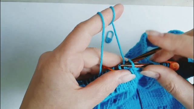 Кардиган спицами с ажурными узорами. Летний бирюзовый кардиган из хлопковой пряжи. Описание