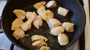 Спагетти с курицей в сливочном соусе