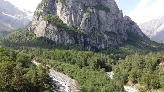Цейcкое Ущелье. Спуск к МЧС. Святилище Реком. Канатная дорога к Сказскому Леднику. Август 2021 г.