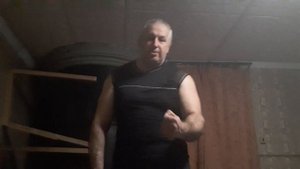 Пётр Крылов - точнее с Чего начинал выступления Пётр Крылов с Гирями .