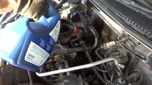 Заменил двигатель на  контрактный на Mazda Demio