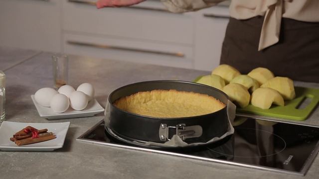 СЛАДКАЯ ДАЧА: ЯБЛОЧНЫЙ ТАРТ С ВАНИЛЬНЫМ КРЕМОМ смотреть онлайн