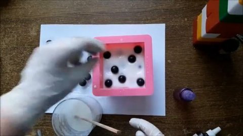 Мыловарение Мыло Далматинец или мыло с секретом. Мыло с вплавлениями. Мыло с шариками