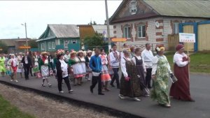 Шествие праздничной колонны участников фестиваля (село Шорунжа)