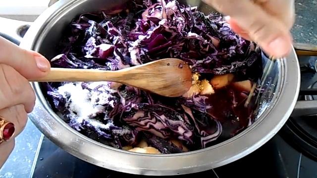 Красная капуста, тушеная по- немецки