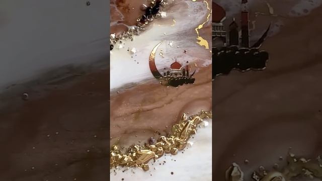 Роскошная картина, с изображением главного символа ислама - звезда и полумесяц.