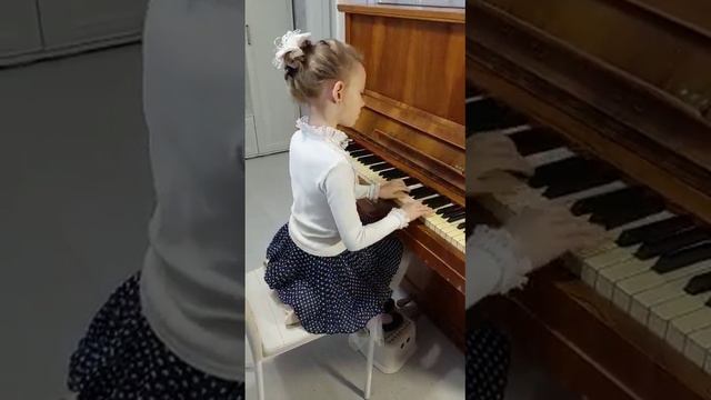 Выступление ученицы 2"А" класса Веры Киселевой. В стране гномов. смотреть онлайн