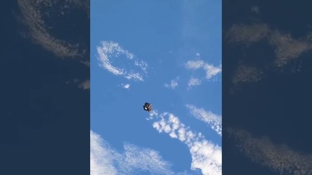 Пролетающий мимо МКС спутник. смотреть онлайн