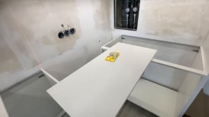 Кухня Леруа Мерлен.Фасады АША БЕЛЫЙ// АША СЕРЫЙ. Столешница БЕТОН СВЕТЛЫЙ