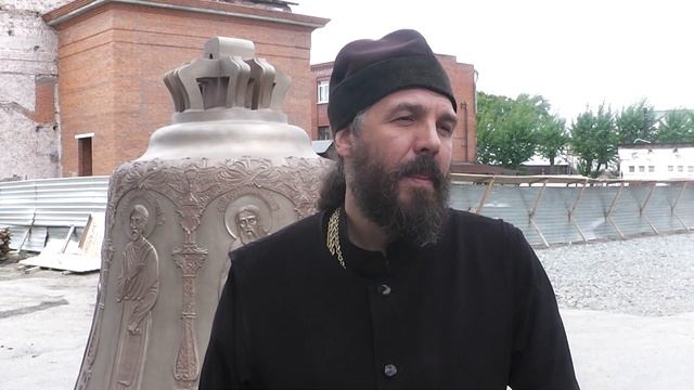 Колокол-благовест приехал в Успенский Собор на ВИЗе смотреть онлайн