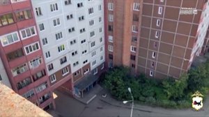 В Братске участковый помог спасти девочку с края крыши девятиэтажного дома